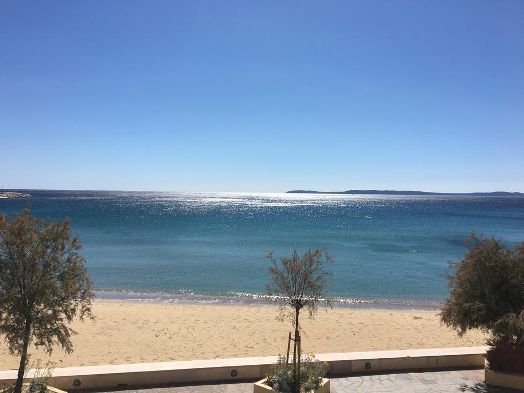 Hotel Beau Rivage ル・ラヴァンドゥー エクステリア 写真
